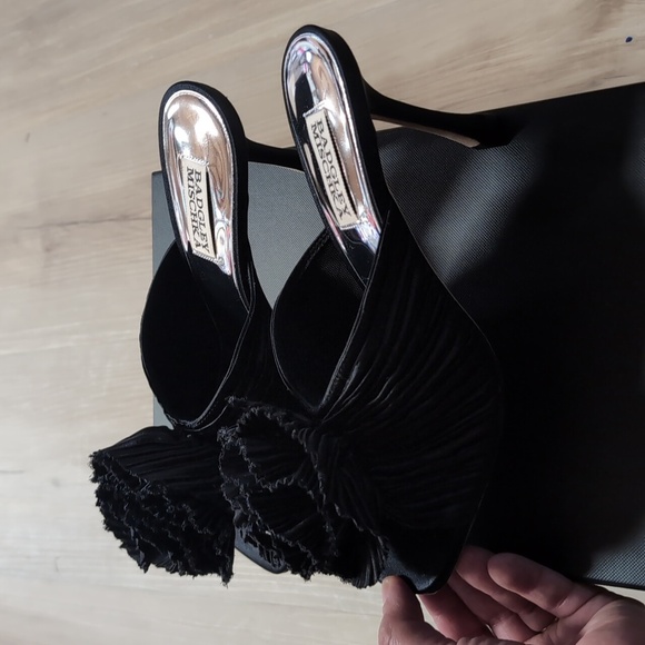 Badgley Mischka Blythe Slide with Floral Detail - Picture 4 of 9